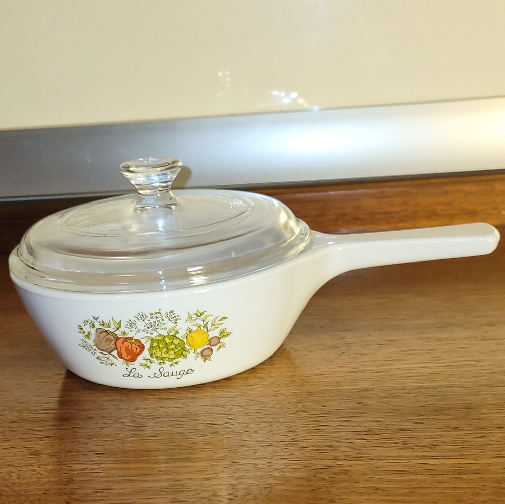 1 Pint Corning Ware La Sauge Sauce Pan.